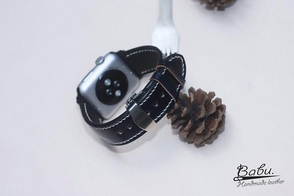 Mách bạn cách thay và vệ sinh dây da đồng hồ Apple Watch tại nhà chuẩn như “salon”
